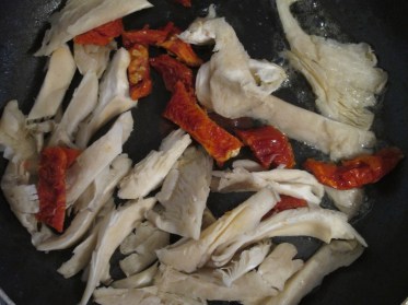 MantarlıDomatesliOmlet_pisirme1