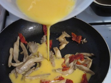 MantarlıDomatesliOmlet_pisirme2