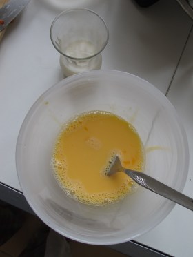 MantarlıDomatesliOmlet_Yumurta2