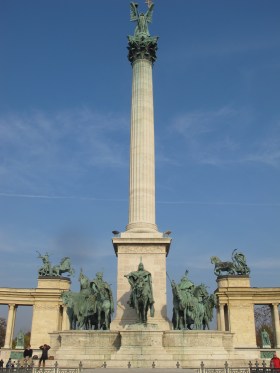 Macaristan_BudapesteKahramanlarMeydaniAnit