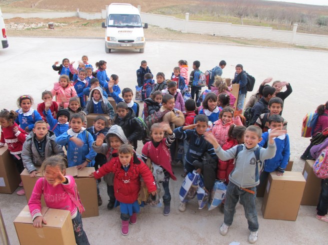 HerCocugaBirKoliSanliurfaSarnicIlkokulu_bahcede